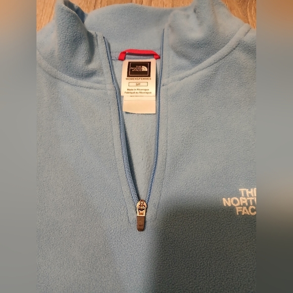 The North Face TKA 100 1/4 Zip Zip Fleece Top. Stand Up Collar. Size S/P. - Picture 4 of 9